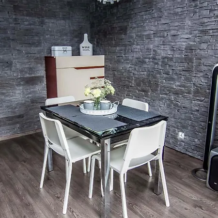 Nad Jeziorem - Pasaz Portowy Apartment Gizycko