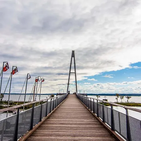 Nad Jeziorem Apartment *